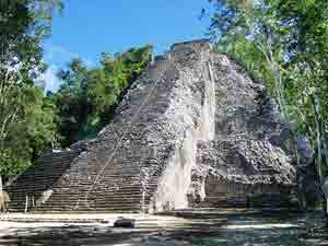 Edificaciones Mayas en Coba