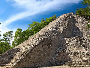 Piramide Maya en Coba