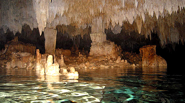 Cenote stalagmites rives