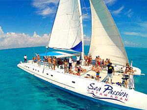 Cancun Sailing Isla Mujeres Tour en Catamaran