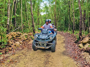 Conduce un ATV en la jungla maya