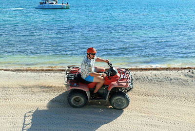 ATV en la playa Maroma de la Riviera Maya