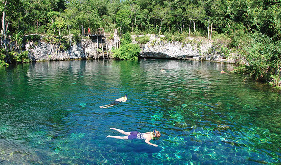 practica snorkel en el cenote