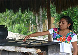 Comida en comunidad maya en Tankah
