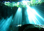 Increible vista efecto de luz desde el Cenote 